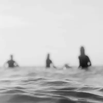 Surfers en el mar